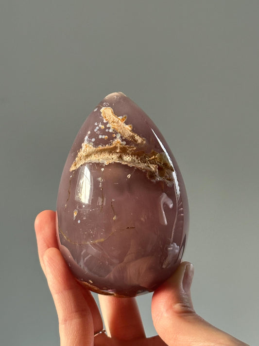 Druzy Agate Egg | Sparkling Crystal Geode Display | Natural Agate Carving with Glittering Druzy Pocket | Unique Decorative Stone Gift