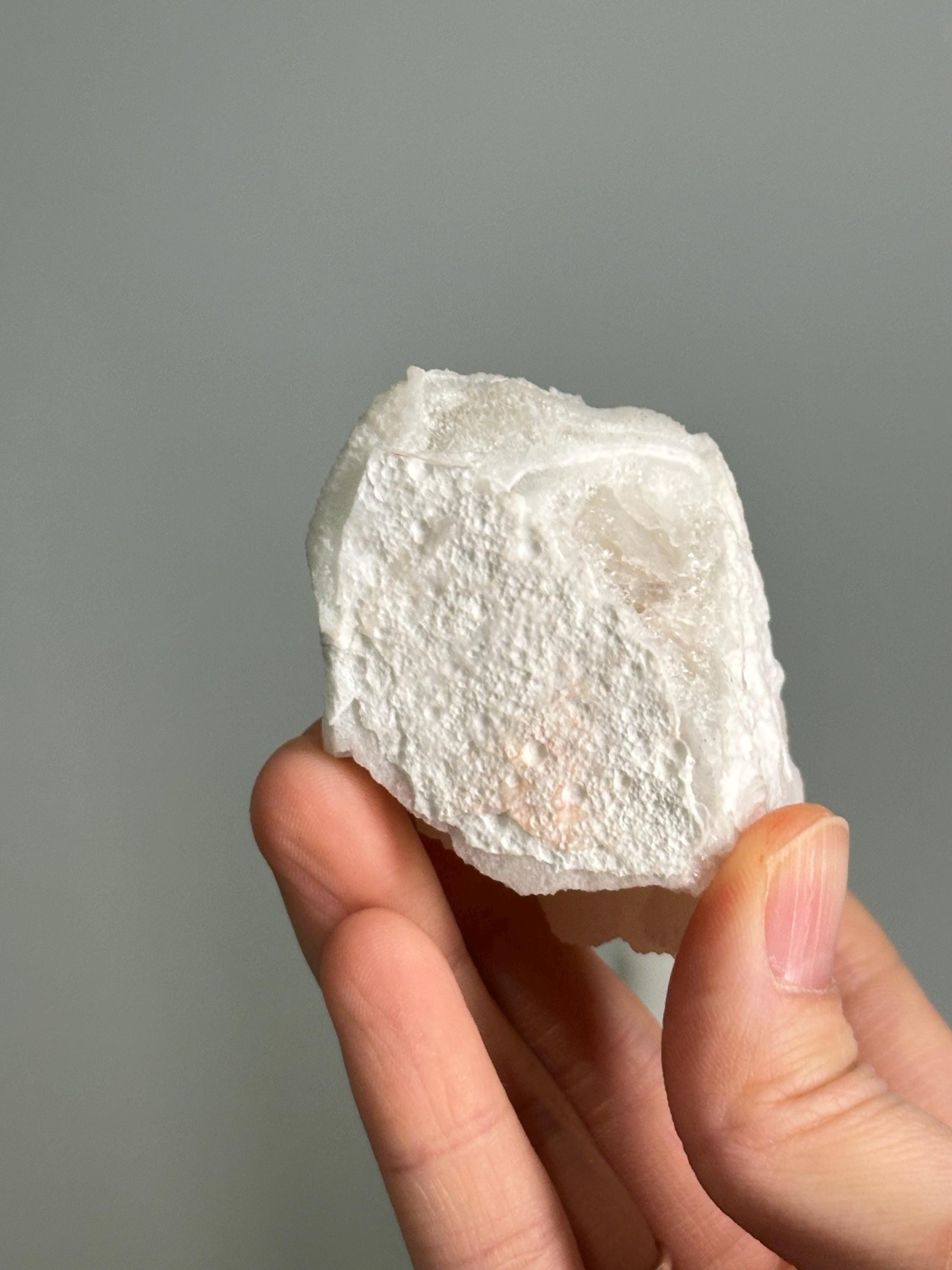 Stilbite in Quartz Hollow Formation | Natural Crystal Pocket Specimen | Quartz Shell with Stilbite Interior Display Piece