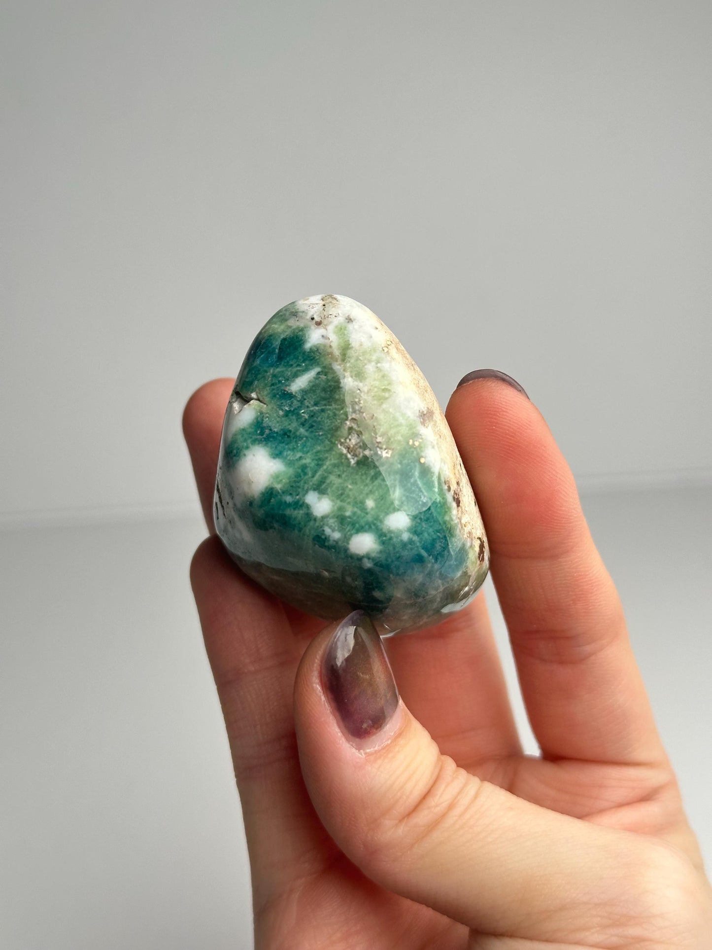 Green Haüyne Freeform UV Reactive | Natural Fluorescent Haüyne Crystal Sculpture | Mineral Display Piece for Home Decor Accent