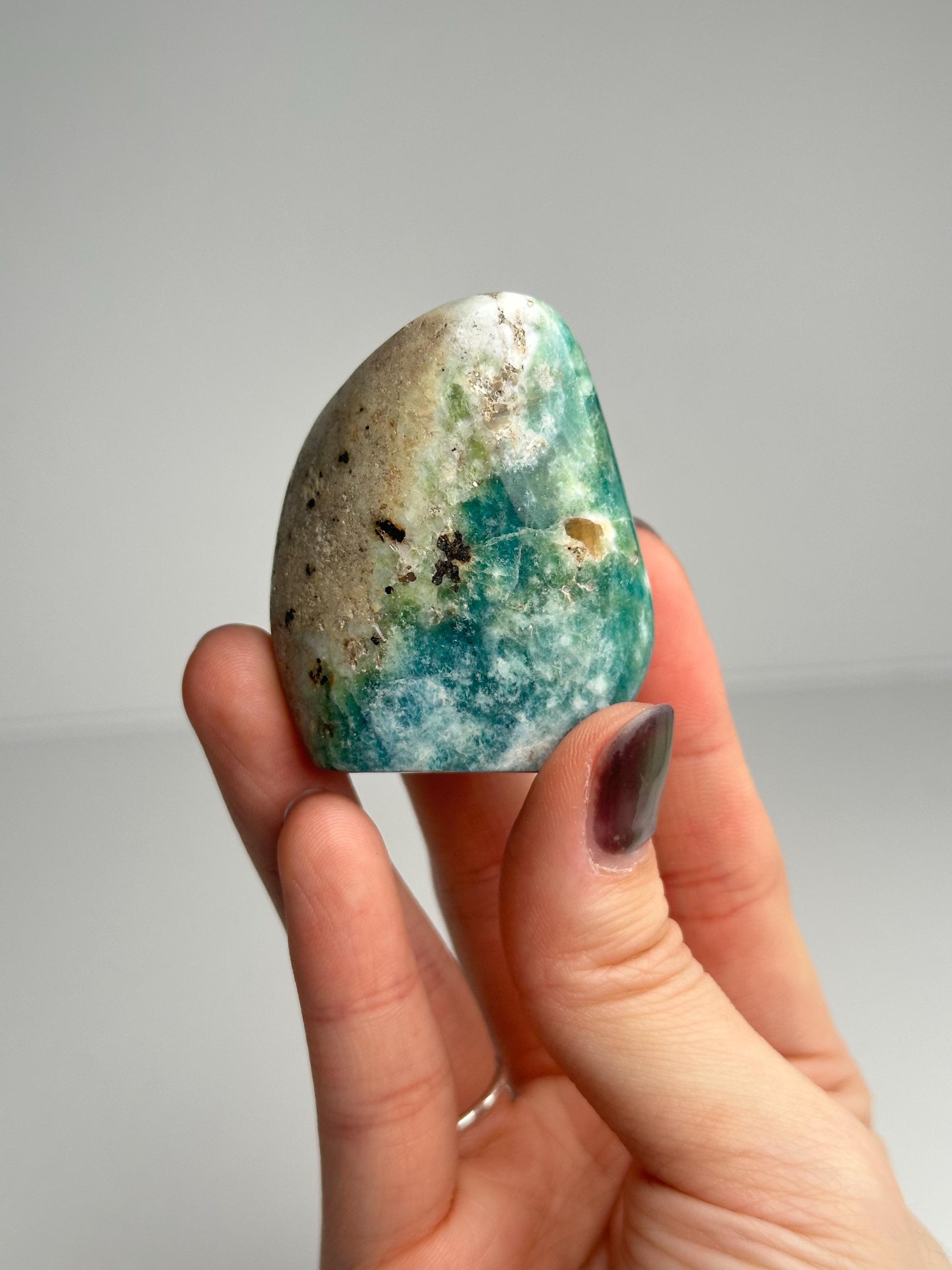 Green Haüyne Freeform UV Reactive | Natural Fluorescent Haüyne Crystal Sculpture | Mineral Display Piece for Home Decor Accent