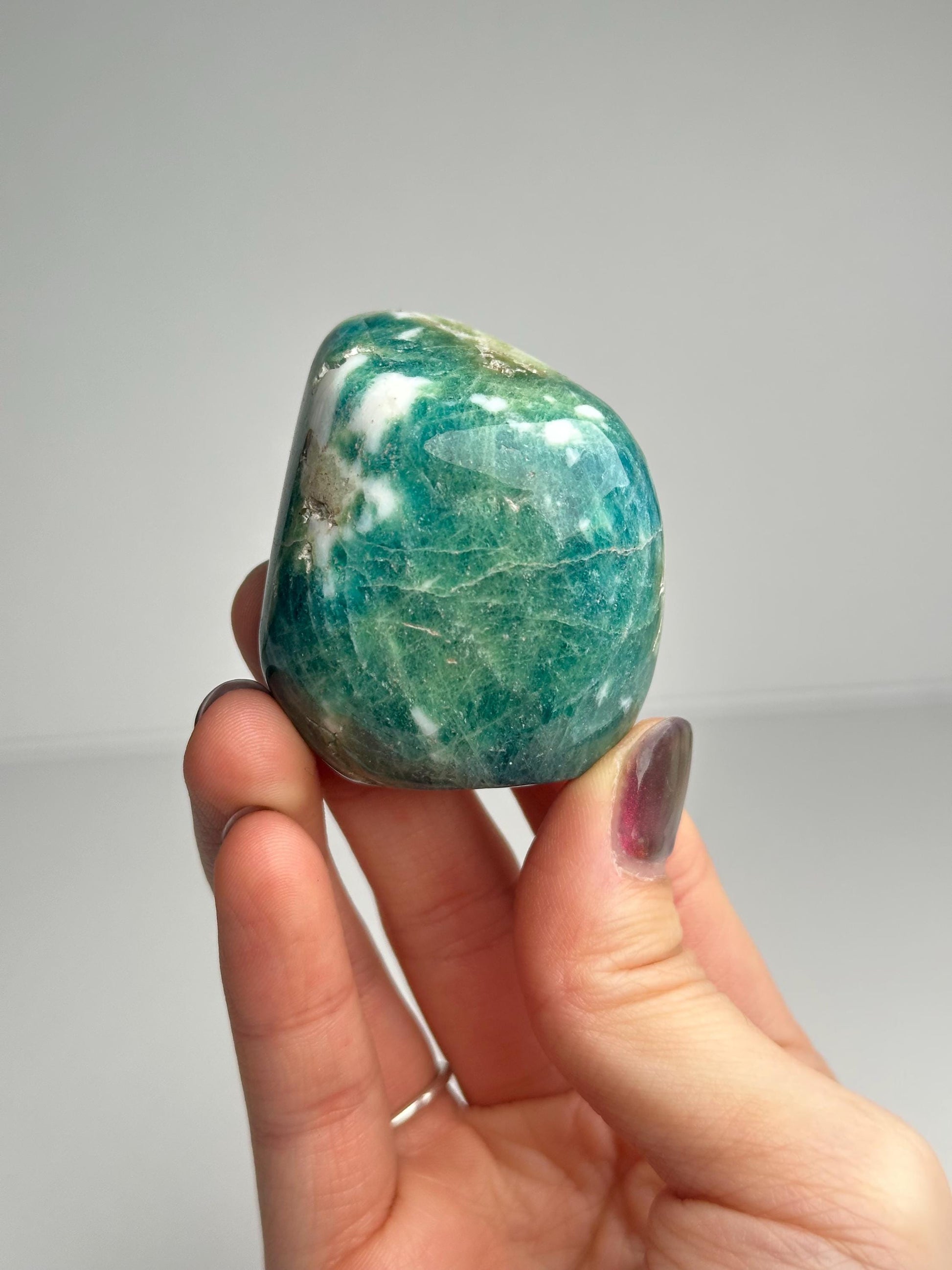 Green Haüyne Freeform UV Reactive | Natural Fluorescent Haüyne Crystal Sculpture | Mineral Display Piece for Home Decor Accent