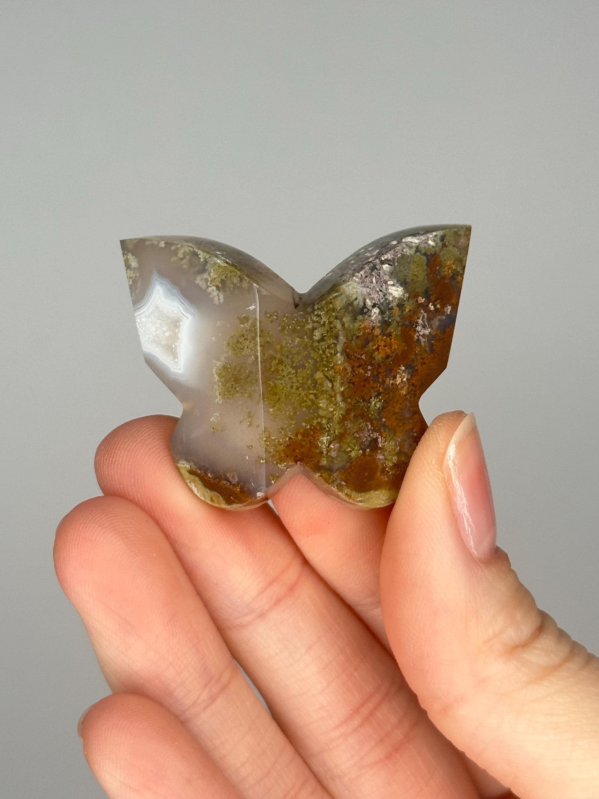 Mini Scenic Moss Agate Butterfly – Carved Crystal with Natural Landscape Inclusions, Earthy Gemstone Decor, Nature-Inspired Display Piece
