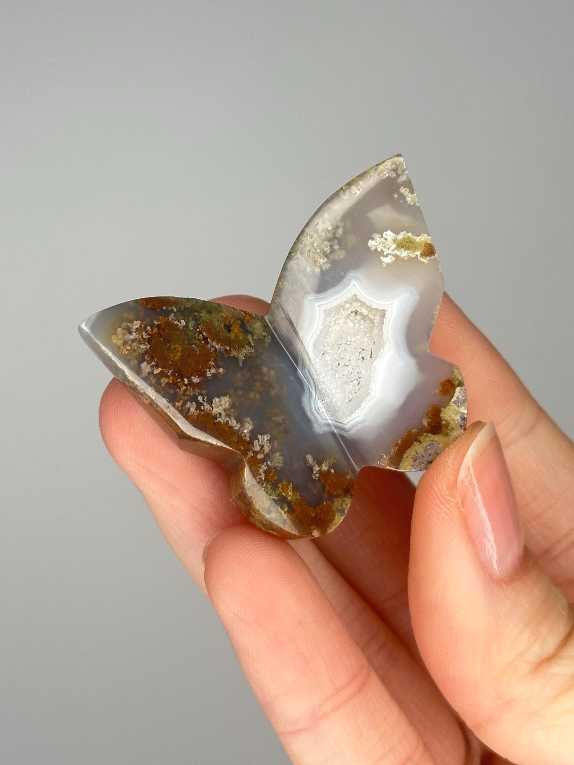 Mini Scenic Moss Agate Butterfly – Carved Crystal with Natural Landscape Inclusions, Earthy Gemstone Decor, Nature-Inspired Display Piece