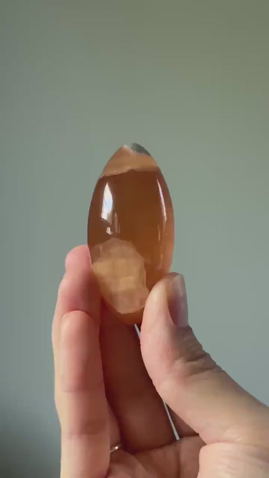 Honey Calcite Shiva Lingam – Polished Golden Crystal for Confidence & Clarity, Sacred Gemstone for Ritual, Energy Work, or Spiritual Decor